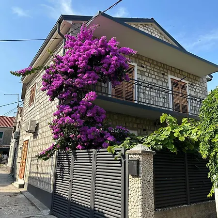 Bugenwilla Villa Kastela