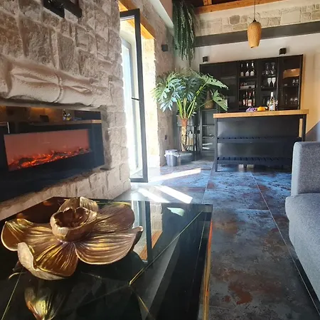 Bugenwilla Villa Kastela