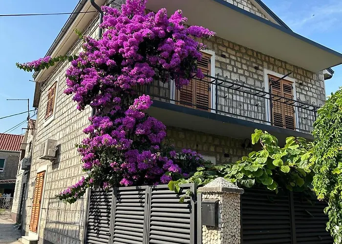 Bugenwilla Βίλα Kaštela